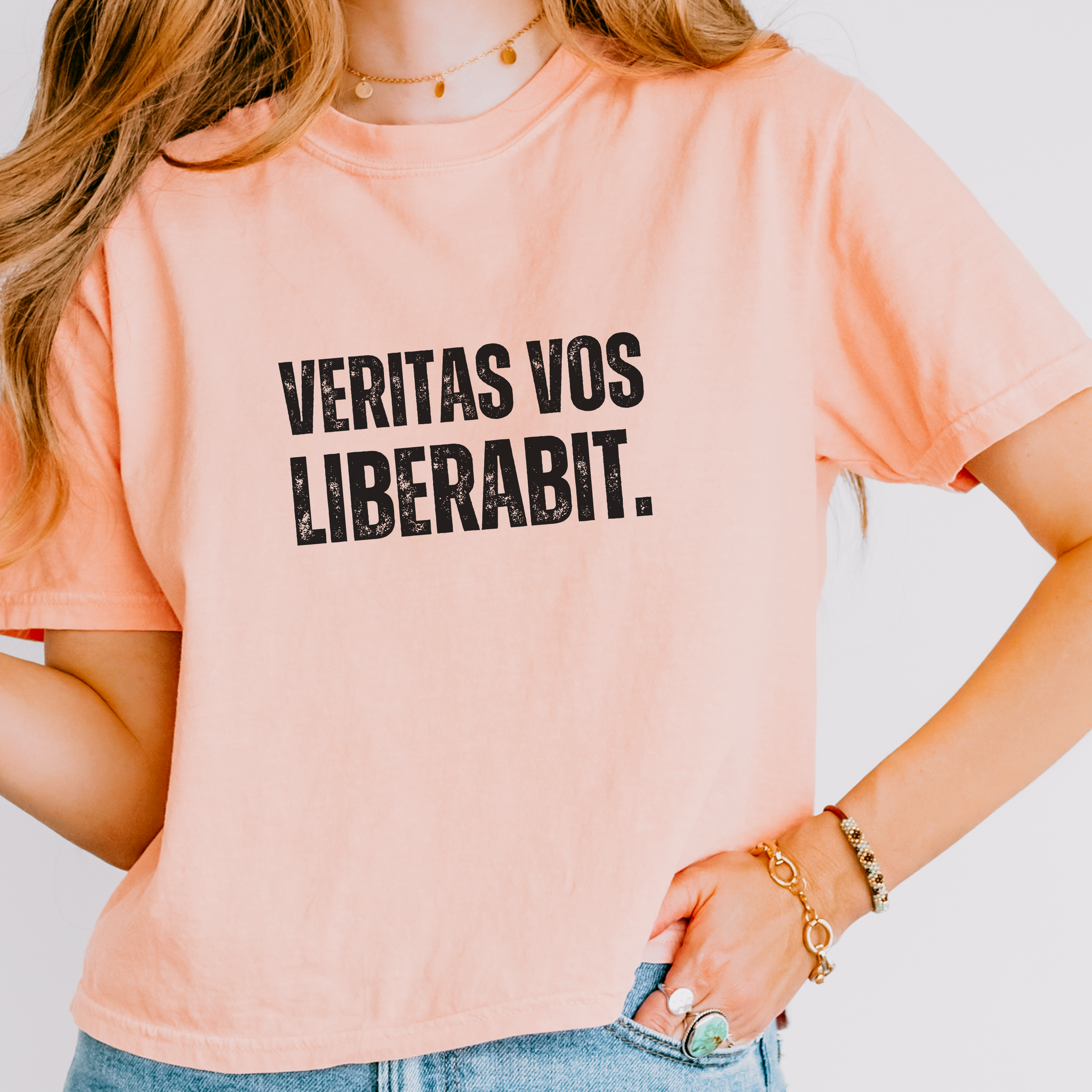 Truth Quote "Veritas Vos Liberabit" Tee | Boxy Gift T-Shirt - Mythos Design