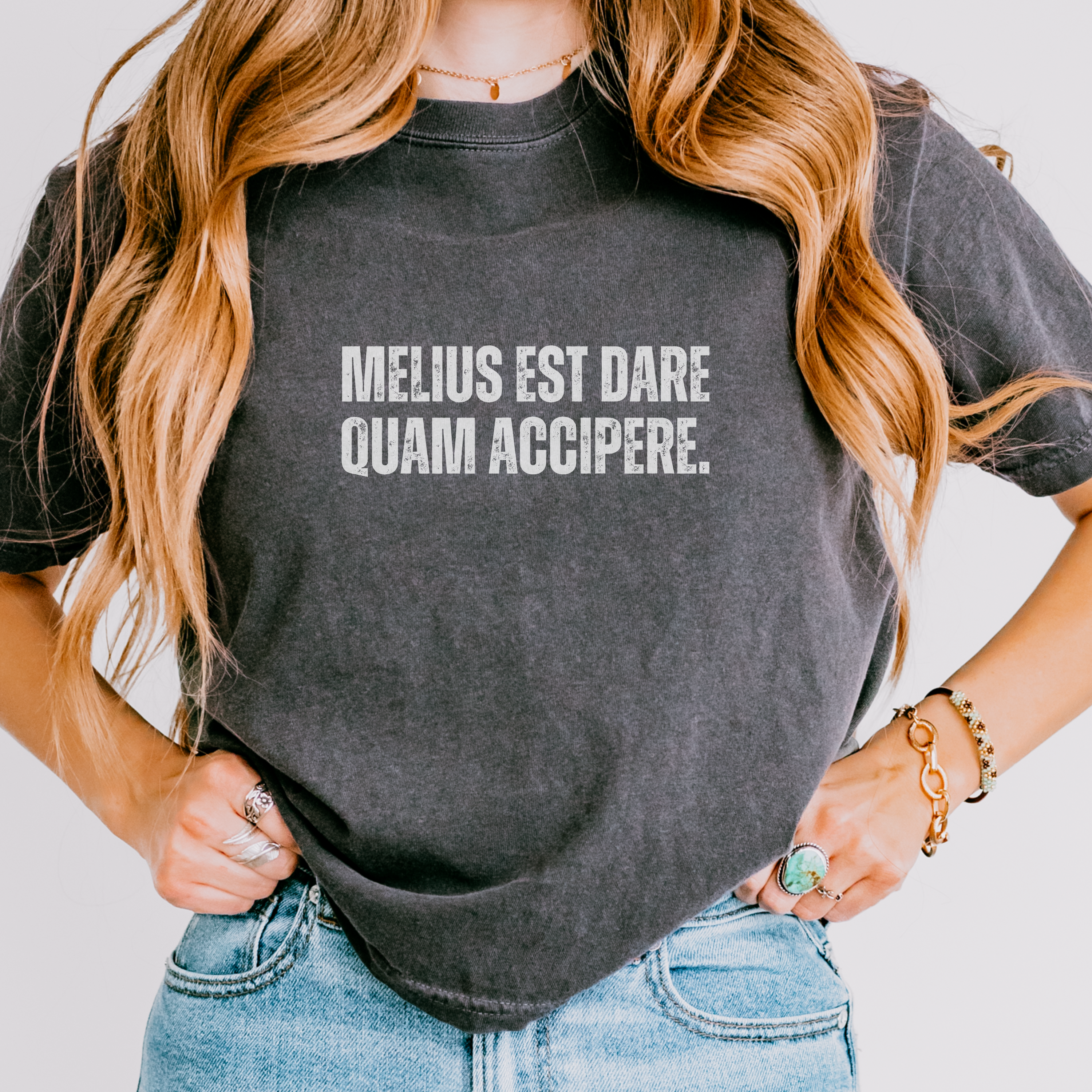 Giving Quote "Melius Est Dare Quam Accipere" Tee | Boxy Gift T-Shirt - Mythos Design