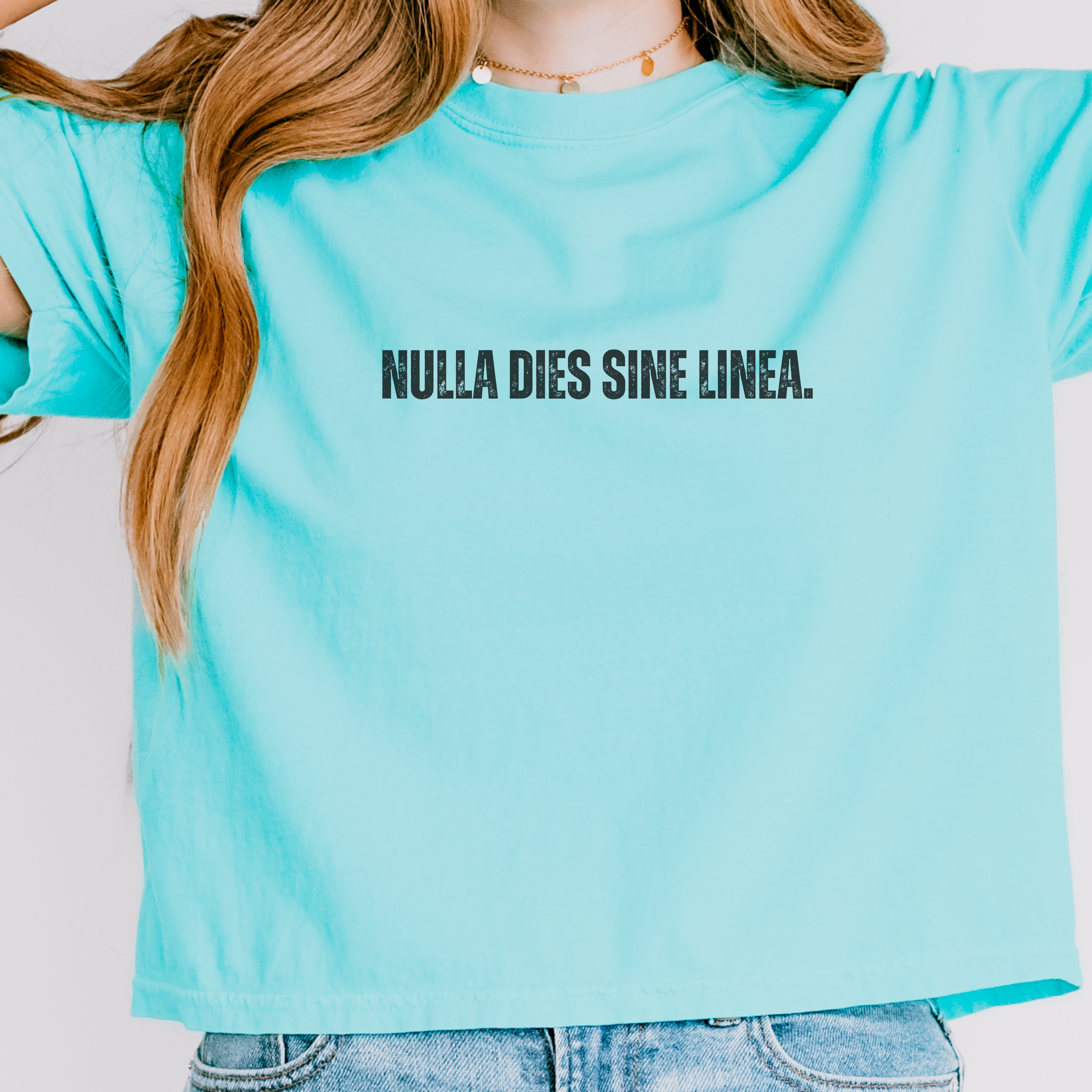 Create Quote "Nulla Dies Sine Linea" Tee | Boxy Gift T-Shirt - Mythos Design